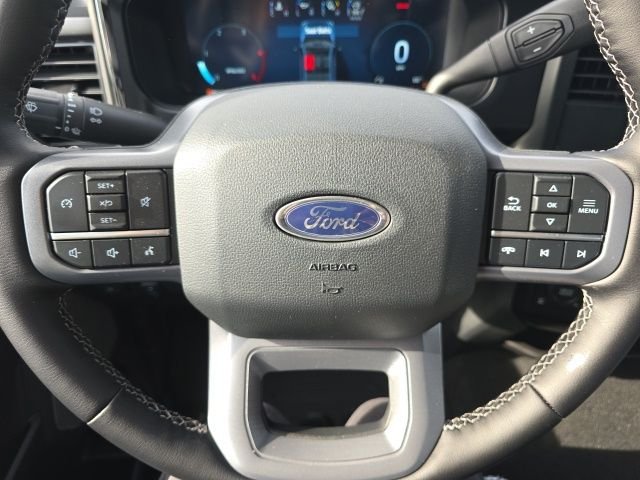 Ford F-350SD Lariat - Image 2